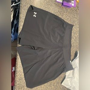 NWOT never worn Under Armour speedpocket shorts